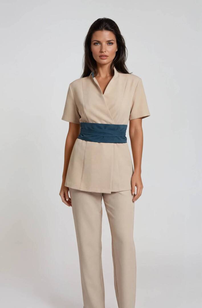 luksozna spa uniforma Luxury esthetician uniform set in sand and turquoise with elegant wrap tunic